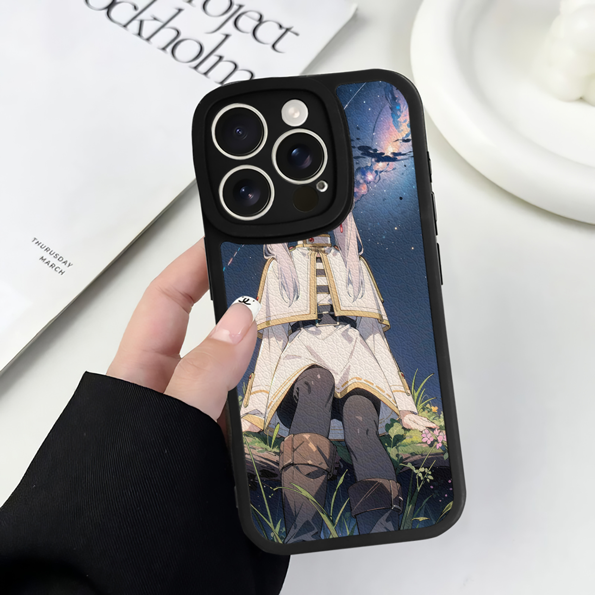 （画像用） 葬送のフリーレン Frieren 【iPhone 16シリーズ対応】シリコンスマホケース（レザー調） 材質：シリコン